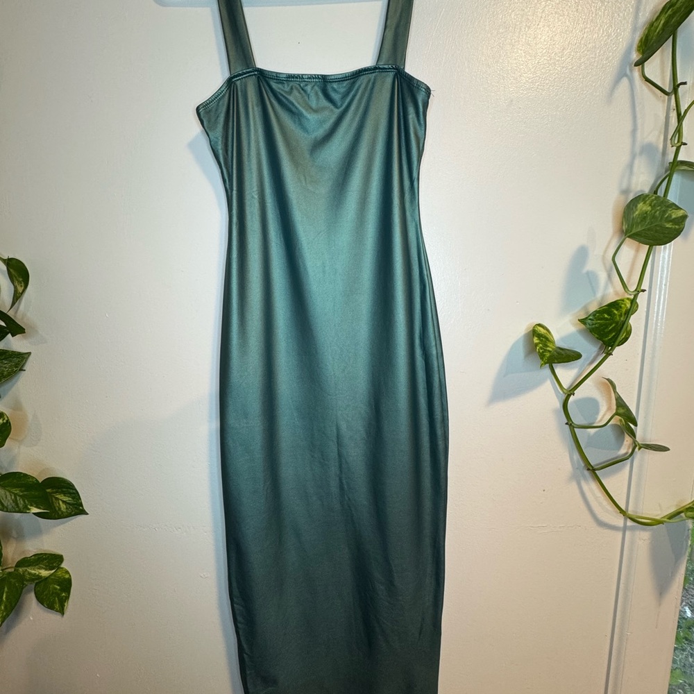 Shein dress size S green color, size which is seen in the image